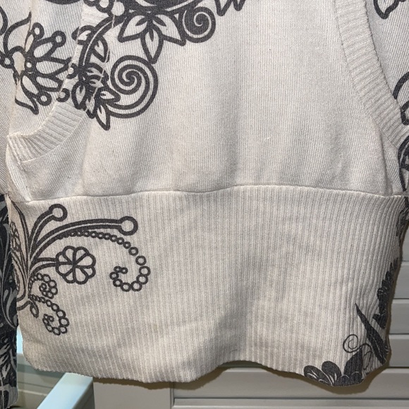 Hooded gray/white knit top - Picture 4 of 8